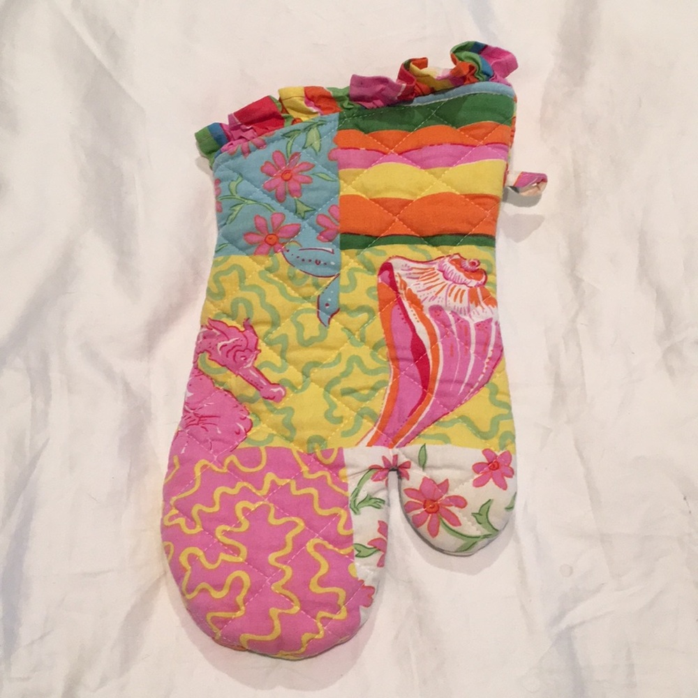 Two’s Co lobster🦞 sea star shell flower oven mitt